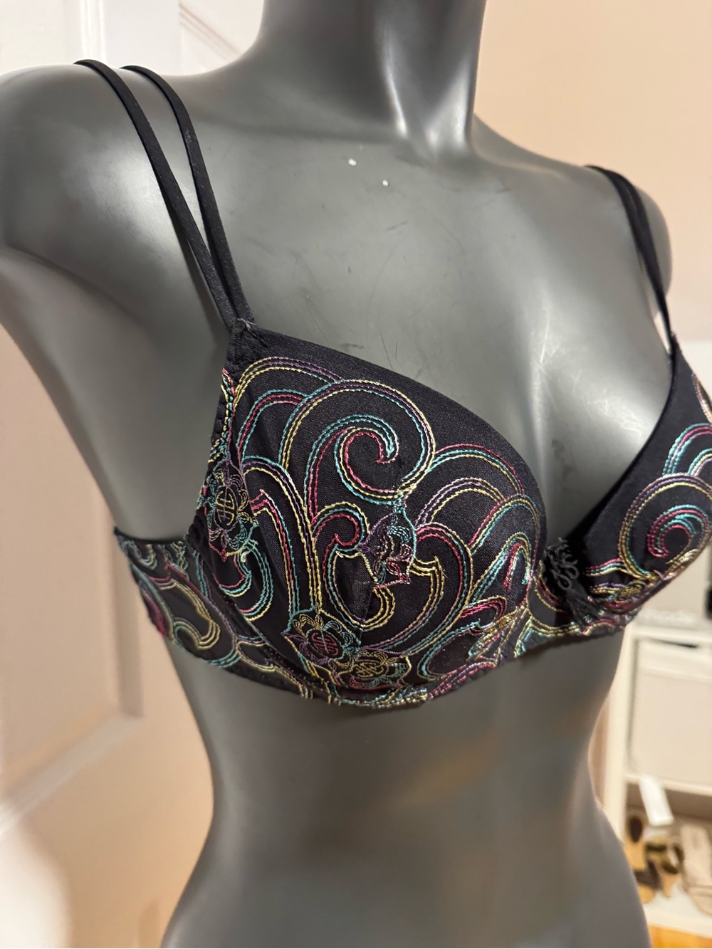 bra - Picture 2 of 5